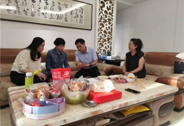 深化家企“廉”動  弘揚廉潔清風——貴州陽光產權交易所黨委節(jié)前開展廉政家訪