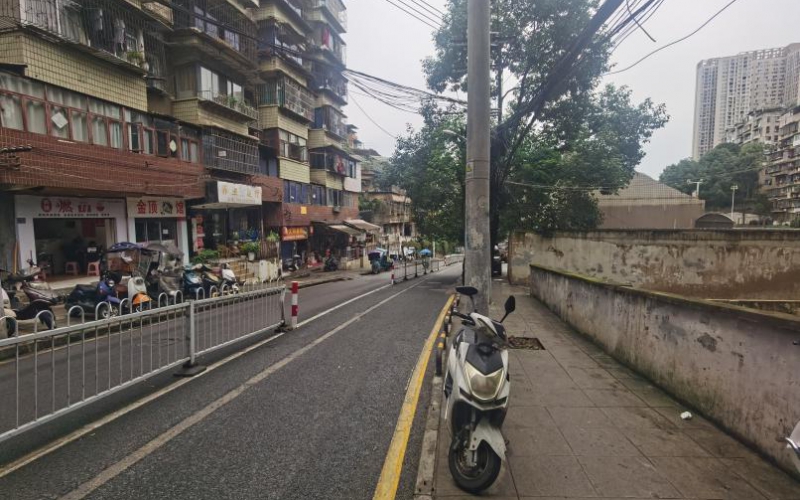 金頂山46幢1單元8層1號(hào)住宅轉(zhuǎn)讓（持有方：貴州省機(jī)關(guān)事務(wù)管理局國(guó)有資產(chǎn)管理服務(wù)中心）