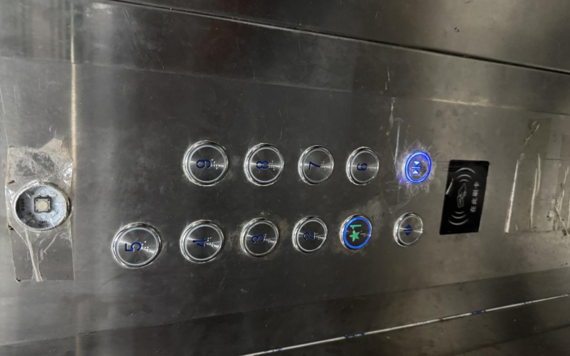 （降價(jià)）安云路20號(hào)B棟3單元8樓附4號(hào)轉(zhuǎn)讓（持有方：貴州省機(jī)關(guān)事務(wù)管理局國(guó)有資產(chǎn)管理服務(wù)中心）