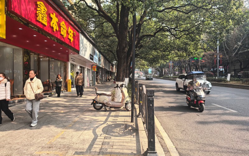 貴州省機(jī)關(guān)事務(wù)管理局國(guó)有資產(chǎn)管理服務(wù)中心貴陽(yáng)市云巖區(qū)延安東路57號(hào)附104號(hào)門(mén)面招租