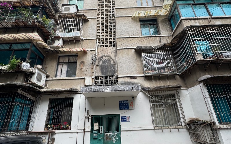 貴州省機(jī)關(guān)事務(wù)管理局國(guó)有資產(chǎn)管理服務(wù)中心貴陽市云巖區(qū)中華北路325號(hào)4棟5層附9號(hào)房屋招租